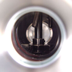 Control visual mediante la utilización de vasos de acero con mirillas