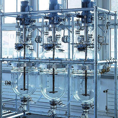 Reactores encamisados de vidrio (3x50 l) para producción de API
