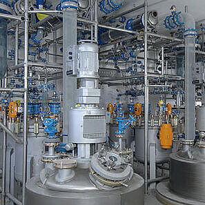 Instalación cGMP con tanques de 800 litros para producción de APIs