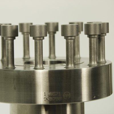 novoclave high pressure reactor – reactor vessel with bolts 