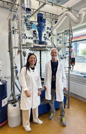 From left: Dr. Yomkippur Perez (Research Scientist) and Nikolai Enes (CTO) in front of a Büchiglas pilot reactor system