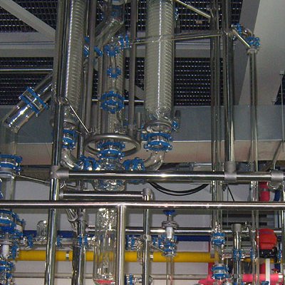Batería de condensadores de vidrio y separador de fases