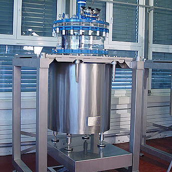 Elevador hidráulico para reactor de 250 litros