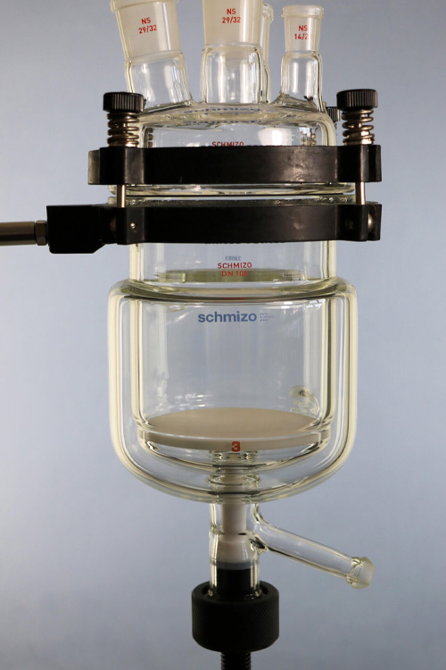 Reactor with glass filter plate